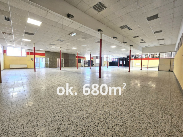 Lokal handlowo-magazynowy w centrum z parkingiem